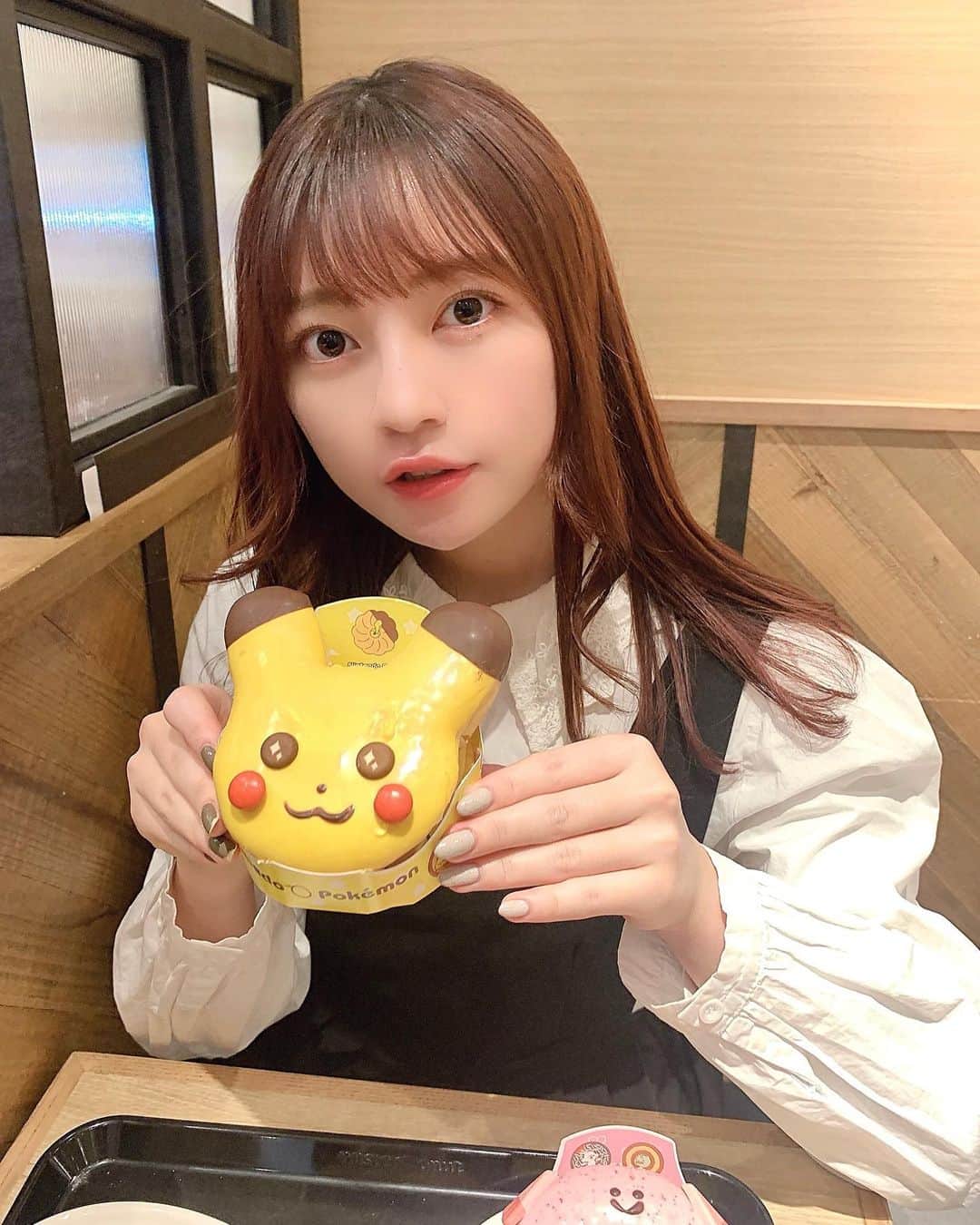 廣川奈々聖のインスタグラム：「ポケモンドーナツ〜！🍩❤︎﻿  ﻿ ﻿ なんだかんだ毎年食べてるけど、﻿ ピカチュウドーナツは年々可愛くなってるし﻿、今年はバナナじゃなくてプリン味になってた！美味しかった〜！﻿ ﻿ ﻿ 初めて登場したラッキーも可愛すぎて！👼🏻❤︎﻿ ﻿ ﻿ ﻿ ちなみにミスドは、ポンデリングとゴールデンチョコレートがすきだな﻿ ﻿ ﻿ ﻿みんなは〜¨̮？﻿ ﻿ ﻿ ﻿ ﻿ ﻿ #ポケモンドーナツ#ピカチュウドーナツ#ラッキードーナツ#ミスド#ミスドコラボ#期間限定スイーツ#朝活#ポケモンコラボ#hotping#misterdonut#ごち」
