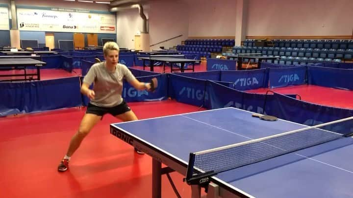 マチルダ・エコームのインスタグラム：「#tbt Working on that mobility with @eric.glod #tabletenniscoaching #tabletennis #pingpong #tennisdetable #tischtennis #pingpod #pingponged #tabletenniscoach #malmöif」