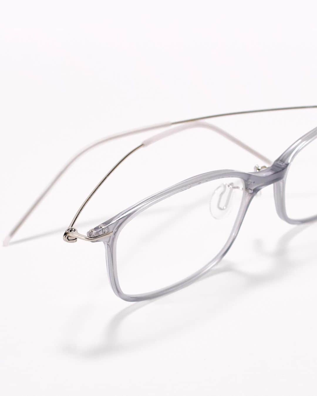 JINS公式さんのインスタグラム写真 - (JINS公式Instagram)「Ultra Light Airframe MUF-20A-065_¥12,000+税  #jins #jins_global #eyewear #glasses #optical #sunglasses#サングラス#ジンズ #メガネ #めがね #眼鏡 #JINSメガネ #ジンズメガネ #👓#メガネ好き #眼鏡好き #めがね好き #アイウェア #eyeglasses #メガネ女子 #メガネコーデ#メガネ男子 #めがね男子#秋服コーデ#エアフレーム #airframe」11月18日 21時35分 - jins_japan