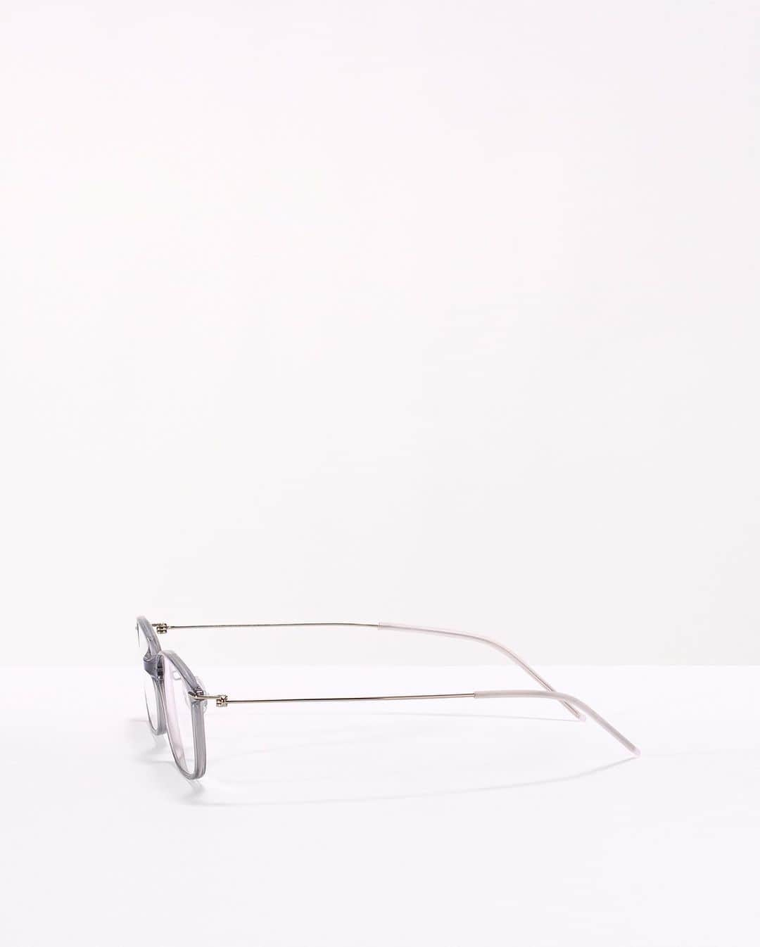 JINS公式さんのインスタグラム写真 - (JINS公式Instagram)「Ultra Light Airframe MUF-20A-065_¥12,000+税  #jins #jins_global #eyewear #glasses #optical #sunglasses#サングラス#ジンズ #メガネ #めがね #眼鏡 #JINSメガネ #ジンズメガネ #👓#メガネ好き #眼鏡好き #めがね好き #アイウェア #eyeglasses #メガネ女子 #メガネコーデ#メガネ男子 #めがね男子#秋服コーデ#エアフレーム #airframe」11月18日 21時35分 - jins_japan