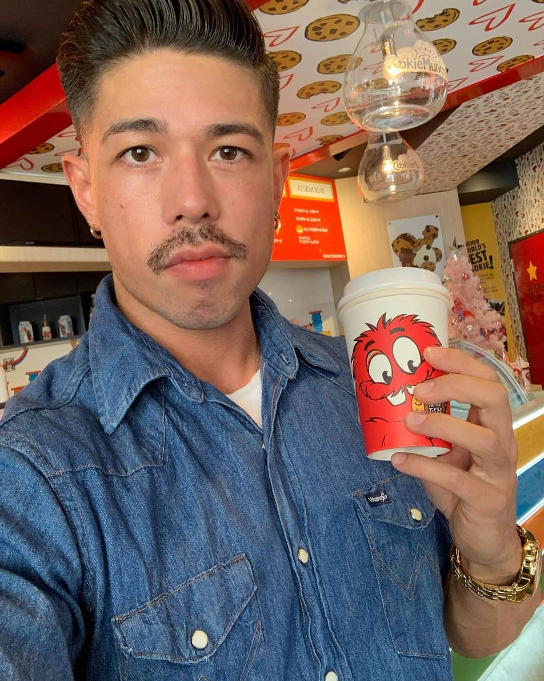 Kanekin Fitnessさんのインスタグラム写真 - (Kanekin FitnessInstagram)「口髭流行らせようかな😂クラシックっぽいかも？Bring back the stache? #maryhatesit」11月18日 21時47分 - kanekinfitness