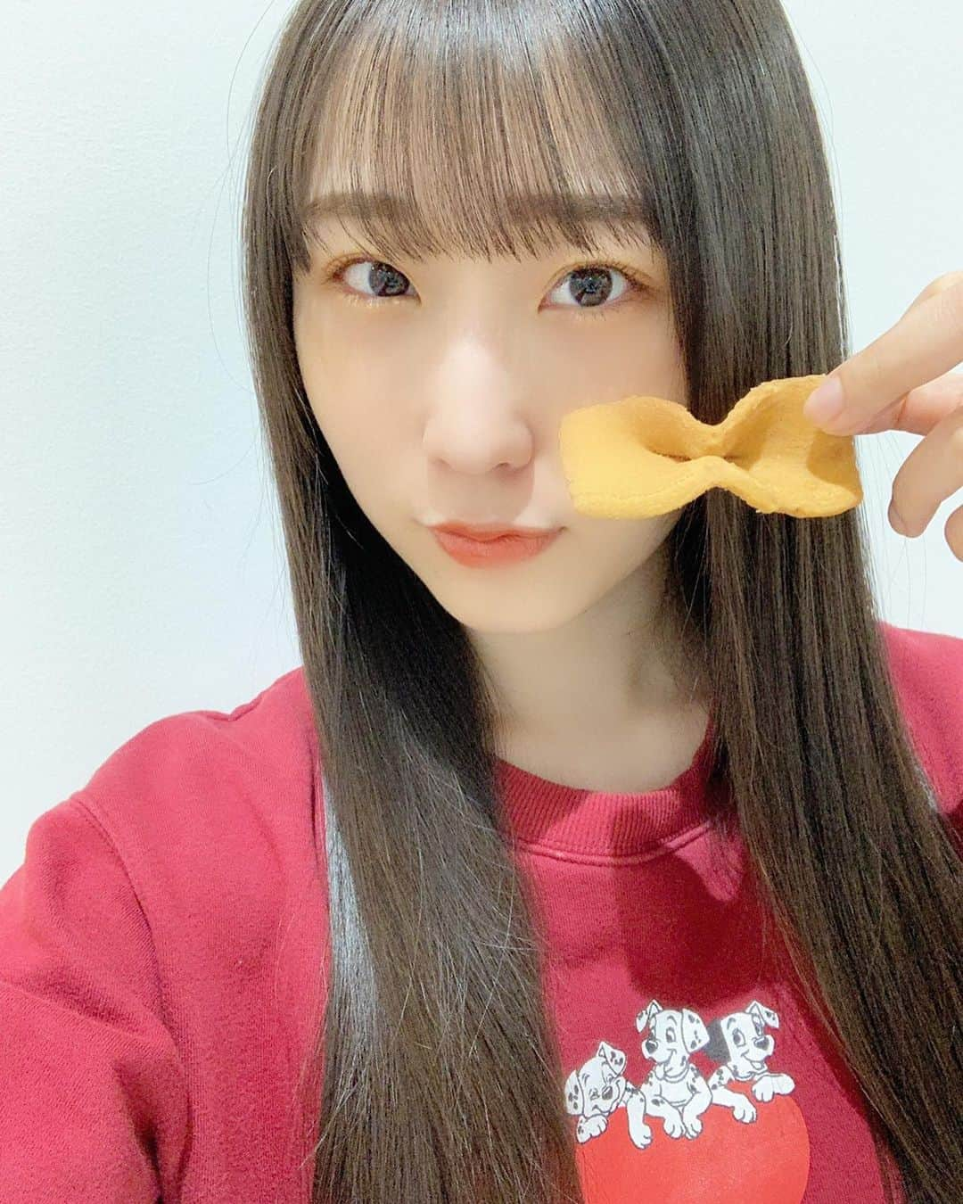 段原瑠々さんのインスタグラム写真 - (段原瑠々Instagram)「🧡  りぼんかりんとう、知ってますか〜？ るる昔からすごく好きなんです😊 お母さんがこの前送ってくれた！おいしかった！！  #juicejuice #段原瑠々 #りぼんかりんとう #広島名物？ #違うんかなぁ #おいしいんよ〜」11月18日 21時49分 - ruru_dambara.official