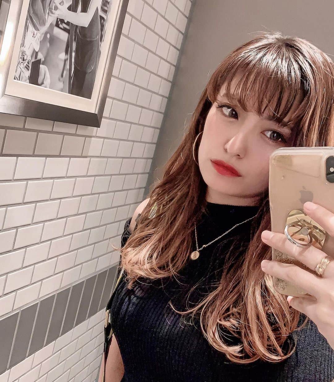 のインスタグラム：「． Good bye ． ． iPhone xs . 🍠🍂🍁🌰🎃🌾🍊🍐 ． データ移行できるかな？ ．  ． #やりらふぃー  #海#筋トレ#旅行#旅好き#尻スタグラム #旅好きな人と繋がりたい#フィットネス#タビジョ #tabijyo#genic_mag#tabi_jyo  #onsen#yukata#gn#fashion#instalike#followme #beach#sea#food#nike#airmax#follow#fitness #instagood#instalove#loveislove#iPhone12」
