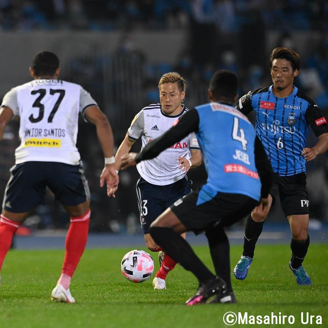 Goal Japanさんのインスタグラム写真 - (Goal JapanInstagram)「. ＼#川崎フロンターレ がJ1優勝に王手！🔜／ 退場者を出し一人少ない状況ながら粘りを見せる横浜FMに対し、試合終盤のゴールで勝ち点3を積み重ねる。 (Photo: Masahiro Ura) . 🇯🇵#明治安田生命J1リーグ 第30節 🆚川崎フロンターレ 3-1 横浜F・マリノス ⚽#三笘薫 (53分)、#畠中槙之輔 (59分)、#ジェジエウ (90分)、#小林悠 (90+5分) . #soccer #football #jleague #J1 #kawasakifrontale #frontale #goaljleague #サッカー #フットボール #Jリーグ #明治安田生命Jリーグ #⚽」11月18日 21時54分 - goaljapan