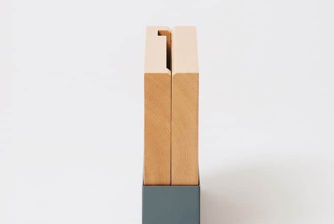 ideaco online storeさんのインスタグラム写真 - (ideaco online storeInstagram)「・ 木製包丁スタンド"knife stand" ・ 包丁が収まるスリットの中までお手入れが簡単にできるよう、 2枚の板に別れたセパレート仕様。 2枚の板は磁石でとまり、スチールの土台に収まります。 ・ 刃渡り19cm/刃身4.5mmまでの包丁を2～3本、 刃幅2.8cm/刃厚1.5cmまでのキッチンばさみ×１本 が収納できますよ☺︎ ・ ・ #ideaco#イデアコ#ナイフスタンド#包丁スタンド#包丁収納#キッチン収納#キッチン#台所#木製ナイフスタンド#シンプルキッチン#キッチンインテリア#シンプルな暮らし#暮らしを楽しむ #丁寧な暮らし#カフェインテリア#スマートキッチン#日々の暮らし#暮らし#日本製#japanesedesign#燕三条#ウッドキッチン#キッチンインテリア#リノベーション#賃貸インテリア#暮らしの道具#ナチュラルインテリア#kitchen#simpleinterior#kitchendesign#mykitchen」11月18日 21時58分 - ideaco_home