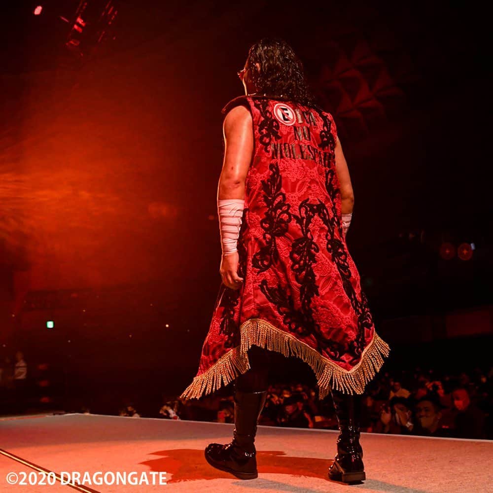 小林瑛太のインスタグラム：「👑..  #DRAGONGATE #Prowrestling #Eita #Professional #DragongateNetwork #RED #Wrestler #Lucha #NumeroUno #Workout #NoMolestar #Japan #China #Mexico #UnitedKingdom #America #France #india #Istanbul #korea #Turkey #Russia #Indonesia #Italy #Brazil #Germany #Spain  #swag #instagood #photooftheday」
