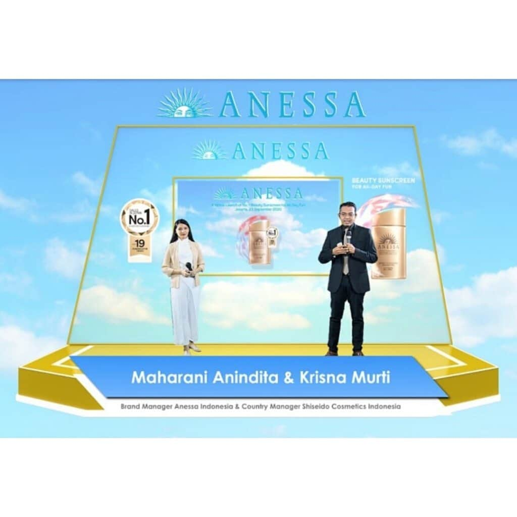 資生堂 Shiseido Group Shiseido Group Official Instagramさんのインスタグラム写真 - (資生堂 Shiseido Group Shiseido Group Official InstagramInstagram)「#ANESSA, Japan’s No. 1* selling #sunscreen for 19 years, comes to #Indonesia!  Based on Shiseido’s 100+ years of history in UV #research, ANESSA’s Triple Defense #Technology enables your UV protection veil to become stronger with sweat & water and even HEAT from the sun with super water proof function. Also, its 50% #skincare ingredients and smooth-fit yet soap-friendly formula gives healthy, radiant skin.  We are delighted to expand our support for the active lives of people everywhere!   Photo 2: Virtual press launch attended by more than 80 key media bloggers and retailers   *INTAGE SRI sunscreen market November 2000-October 2019 ANESSA brand (sales share)   @AnessaIndonesia #AnessaIndonesia #BeautySunscreen #ShineWithAnessa #ShiseidoIndonesia #ShiseidoAPAC #Shiseido #アネッサ #インドネシア #販売開始  #汗水熱でUVブロック膜が強くなる #日焼け止め #石鹸で落とせる#ウォータープルーフ #肌ケア #UVケア #資生堂 #研究開発」11月18日 22時12分 - shiseido_corp