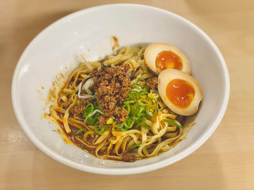 前川由希子さんのインスタグラム写真 - (前川由希子Instagram)「私的No.1坦々麺✨  いろいろメニューあるけど、 私は、汁なし坦々麺一筋😘 煮卵トッピングは絶対！  店名いいにくいけど😂 ココの坦々麺が大好きで、 結構な頻度で行っちゃいます。  #汁なし坦々麺  #坦々麺  #煮卵  #煮卵トッピング  #大名ちんちん  #大名ちんちん赤坂本店  #辛いもの好き  #福岡坦々麺  #福岡グルメ  #赤坂グルメ」11月18日 22時12分 - maekawa.yukiko