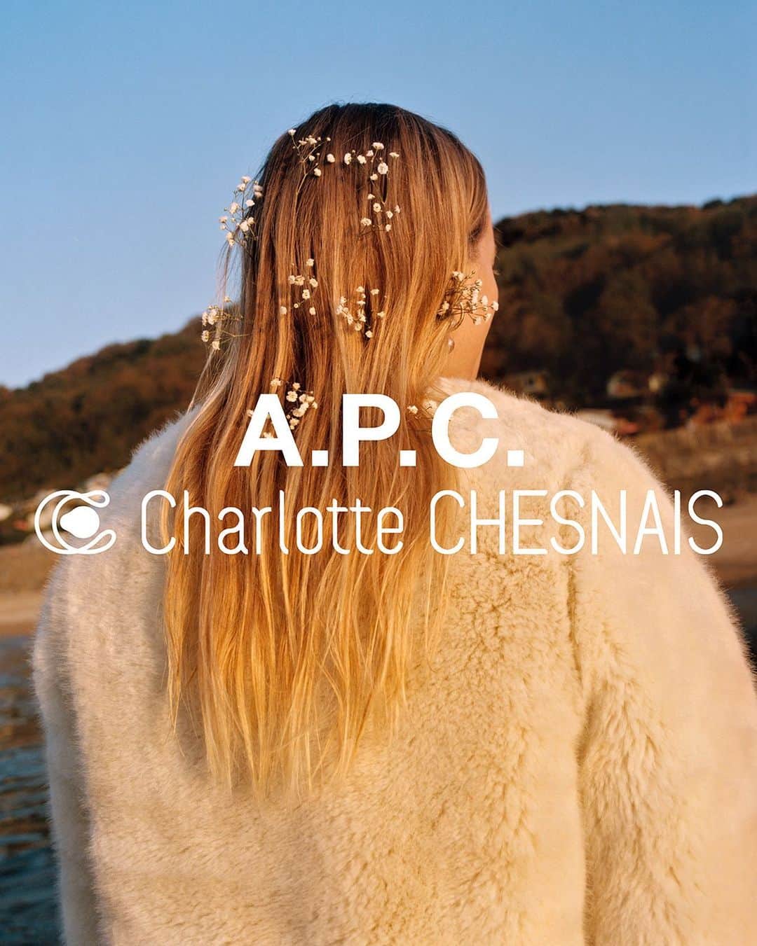 アーペーセーのインスタグラム：「A.P.C. x Charlotte Chesnais Interaction # 8⠀ ⠀ Charlotte is wearing the star piece of this interaction, the Donna jacket in white fake fur. ⠀ ⠀ Available in stores and at apc.fr⠀ ⠀ Photography: Tom Johnson⠀ Styling : Malina Joseph Gilchrist ⠀ ⠀ @apc_paris⠀ @charlottechesnaisjewelry ⠀ ⠀ #APC #APCxCharlotteChesnais #CharlotteChesnais #Interaction8 #APCSS21⠀」