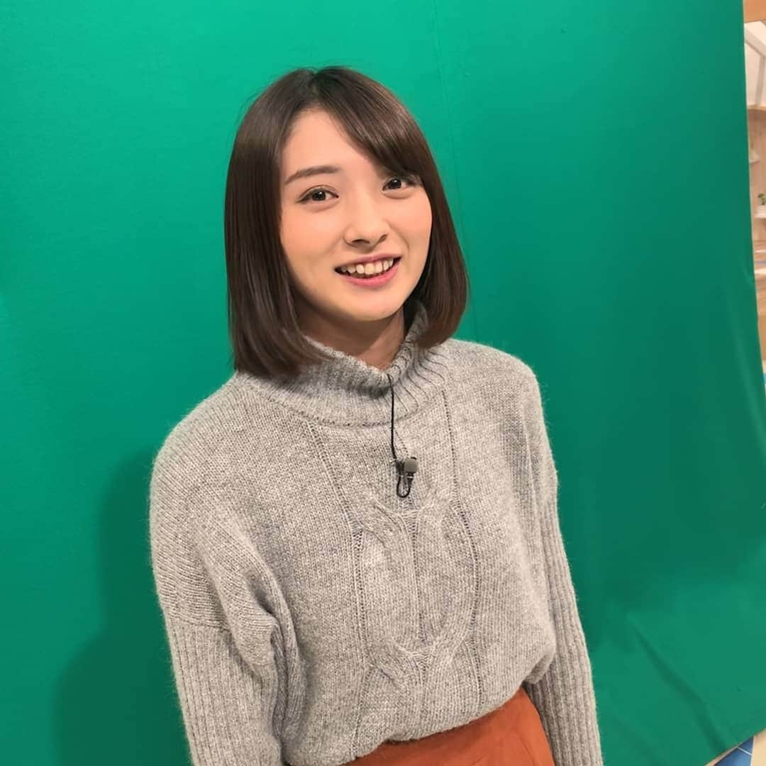 太田紅葉さんのインスタグラム写真 - (太田紅葉Instagram)「#脳ミソたいそう  本日は脳ミソたいそうの収録でした！ クロマキーをバックに撮影していますよ💪🏼  それはそうと、毎日違う問題を考えるのは結構大変なんです… 私も頑張って考えてますよ🙃  #DaiichiTV #静岡第一テレビ #アナウンサー #女子アナウンサー #新人アナウンサー #女子アナ #太田紅葉 #紅葉 #静岡県 #静岡 #まるごと #脳トレ #謎解き」11月18日 22時16分 - kurehaota_