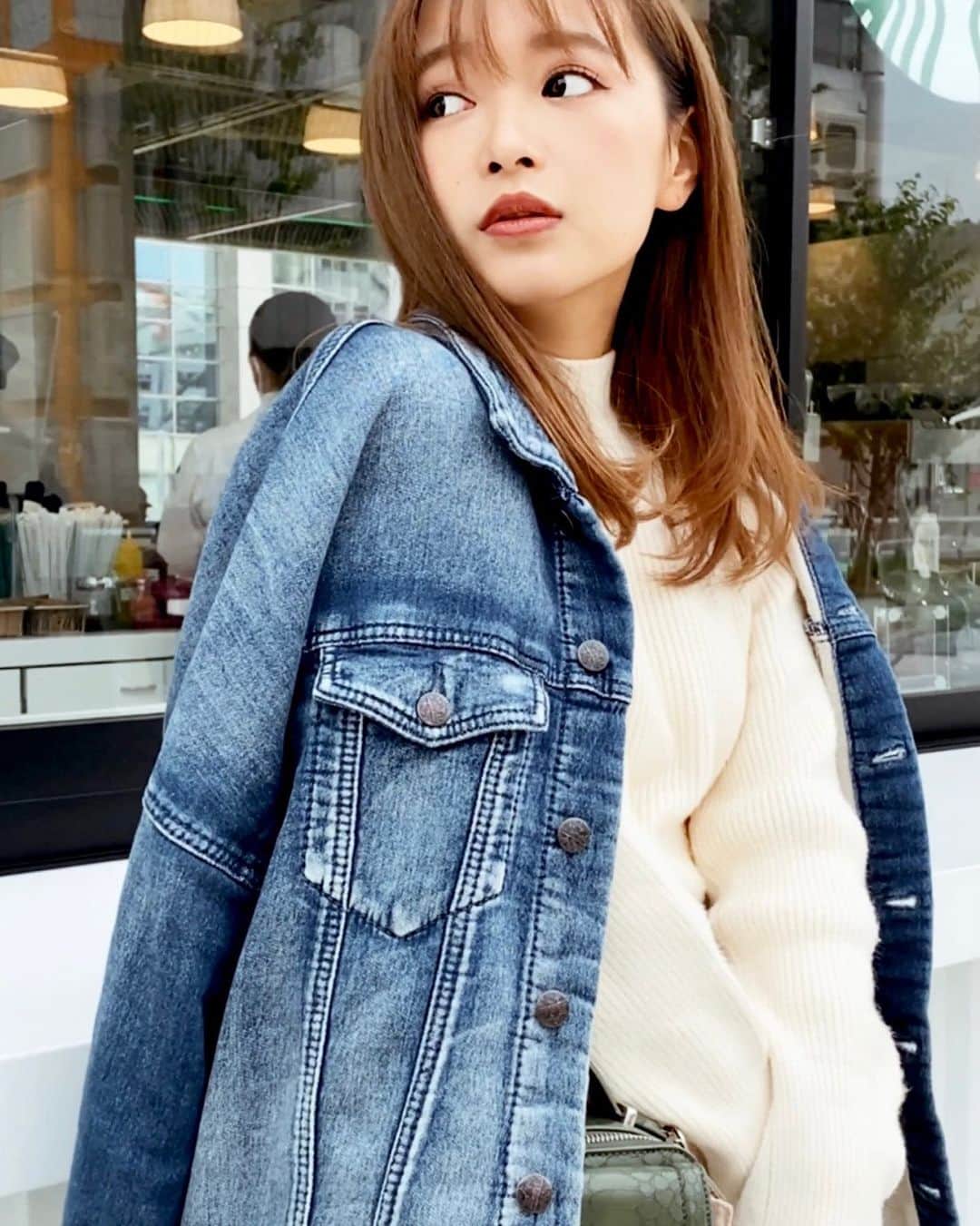村崎英絵のインスタグラム：「11/27〜11/30の4日間にお店に来てくださる方で 25日までにDMからご来店日時を教えて下さった方にメッセージカードを書こうと思います🧸💌 4日間、お店が混雑しそうでお話しできるか難しくなりそうなので、あらかじめ時間がわかるとスムーズに対応ができそうです🥺💗 ㅤㅤㅤㅤㅤ ㅤㅤㅤㅤㅤ 遠くてどうしてもお店に来られないけど お手紙を書いてくださる方にも お返事を書こうと思います🧸💌 下記の住所までお願いします🙏💕  ㅤㅤㅤㅤㅤ 〒150-0043 東京都渋谷区道玄坂2丁目29-1 CECIL McBEE 2F  ㅤㅤㅤㅤㅤ  11/30まででしたら受け取り可能です😊 11/30以降はDMにて別の住所をお伝えします。  ⚠️お返事送る住所も書くのをお忘れなく！ 書いていないとお返事送れなくなっちゃう🥺💗 お返事は12月に発送になります。  ㅤㅤㅤㅤㅤ みんなからのお手紙とDM楽しみにしてます🐰🏳️💕  ㅤㅤㅤㅤㅤ ㅤㅤㅤㅤㅤ  ㅤㅤㅤㅤㅤ  ㅤㅤㅤㅤㅤ ㅤㅤㅤㅤㅤ #ばいばいCECIL #shibuya109 #セシルマクビー#cecilmcbee #コート #ニットワンピース #低身長コーデ #低身長ファッション #デニムコーデ #白ニット」