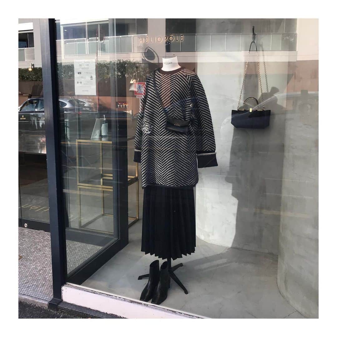 エリオポールのインスタグラム：「. HAVE A LOVELY DAY 10.23.-11.26.  at.代官山 . オーバーサイズのローゲージニットや、今すぐ活躍するジャケットなど、続々入荷中です。 毎日を、自分らしく！ . . . ----------------------- . . エリオポール代官山店では、代金引換サービス「e-コレクト」をご利用いただけます。 詳細は、お気軽に店舗までお問い合わせください。 . エリオポール代官山 東京都渋谷区猿楽町28-10 モードコスモスビル1F tel: 03-3770-6438 . . . #HELIOPOLE #エリオポール #HAVEALOVELYDAY #2020aw #autumnwinter #selectshop #fashion #style #Utility #british #britishstyle」