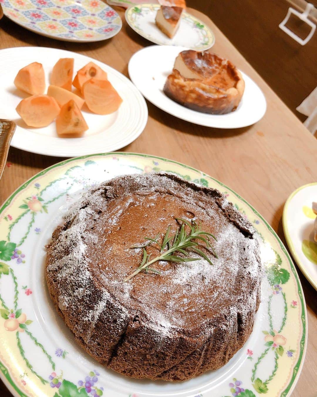 おーせさんのインスタグラム写真 - (おーせInstagram)「おいしいケーキがあると幸せ♡  #queencook#o型レシピ#大切なのは放置すること#手作りおやつ#ステンレス鍋#時短レシピ」11月18日 13時36分 - oosedon