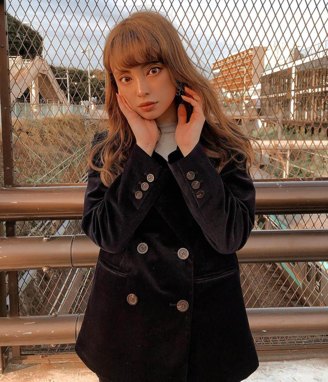 SHO-NOさんのインスタグラム写真 - (SHO-NOInstagram)「オカワなセットアップ✌️ @beams_official  髪の毛はみやけさん @miyakehair  髪の毛ずっと明るいから暗くするかまよってる こちらはバレンシアに4点とられる前の写真なのでまだ元気です 海外サッカーみにいきたーーーい いつになったらいけるかなーーーー . . #バレンシア戦ひきずりすぎ #メンヘラ #CLも怖い #ジュビロの鬼の引き分け魂も怖い #サッカー怖い #BEAMS #BEAMSは怖くない #みやけさんいつもありがとう #ヘアアレンジ #ヘアカラー #ベージュ #原宿駅進化しすぎ」11月18日 13時47分 - shono.contact