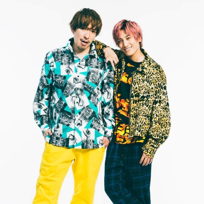 SKINGARDEN［スキンガーデン］さんのインスタグラム写真 - (SKINGARDEN［スキンガーデン］Instagram)「TIRTIR✖︎EXIT💕﻿ ﻿ ﻿ いつもスキンガーデンをご利用頂きありがとうございます😊﻿ ﻿ スキンガーデン新大久保本店に入店している﻿ 人気韓国コスメブランド﻿ TIRTIRから人気お笑い芸人のEXITとのコラボレーション商品発売！！🤩🤩🤩﻿ ﻿ EXITプロデュースの﻿ コラボレーション商品には注目の美容成分﻿ CICA成分がたっぷり配合🤭﻿ ﻿ 疲れたお肌のケアにおすすめです🤘﻿ ﻿ ﻿ •DAILY CICA AMPOULE MASK ☘️﻿ •CICA RENEWING PURE 2STEP KIT☘️﻿ •RECICA BIO CLEANSING PAD☘️﻿ •RECICA BIO CLEANSING BALM☘️﻿ ﻿ ﻿ 11月18日、本日よりスキンガーデン新大久保2階TIRTIRより先行販売開始です！﻿ ﻿ 近々先行販売を記念したイベントも予定しておりますので、スキンガーデン、TIRTIRのインスタグラム要チェックです！🤗﻿ ﻿ ﻿ それではたくさんのご来店お待ちしております♪﻿ ﻿ ﻿ ﻿ ﻿ #skingarden ﻿ #mouda ﻿ #TIRTIR﻿ #イグジット﻿ #EXIT﻿ #オーガニック﻿ #シカクリーム﻿ #ベクヒョン﻿ #保湿﻿ #リップ﻿ #EXO﻿ #韓国アイドル﻿ #BTS﻿ #韓国ファッション ﻿ #韓国 ﻿ #韓国アイドル ﻿ #新大久保 ﻿ #韓国コスメ ﻿ #韓国好きな人と繋がりたい ﻿ #コスメ ﻿ #化粧品 ﻿ #スキンケア ﻿ #コスメ好きさんと繋がりたい ﻿ #コスメマニア ﻿ #コラボ﻿ #新商品﻿ #シカ﻿ #お笑い芸人﻿ #先行販売﻿ #イベント﻿」11月18日 13時42分 - skingarden.jp