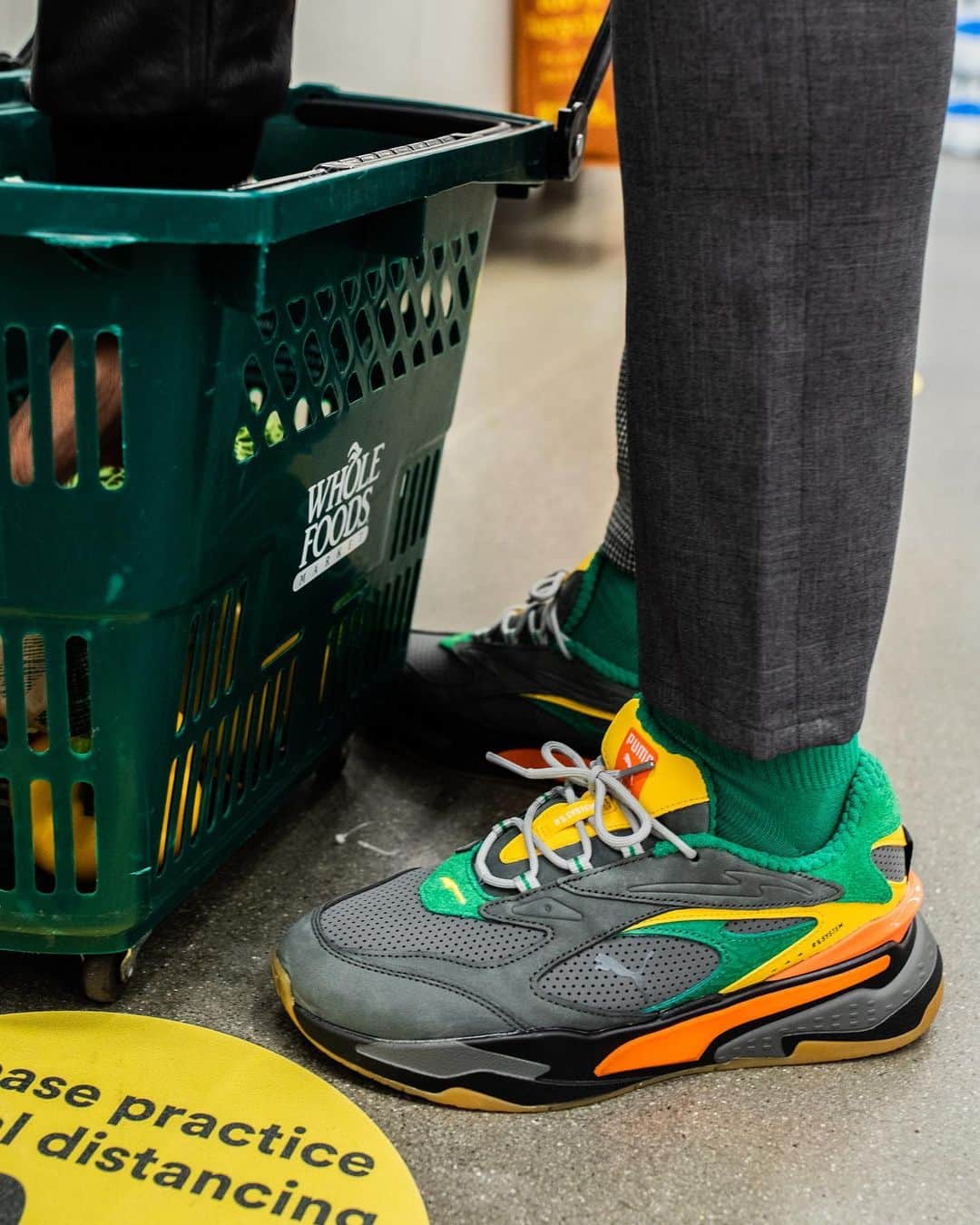 ファボラスのインスタグラム：「Wear ya Shoes & #EatYourVeggies..    Thanks to @jdsportsus for the new   @puma X  JD Sports exclusive #EYV shoes!! #Ad  [shot by @drevinciwrks]」