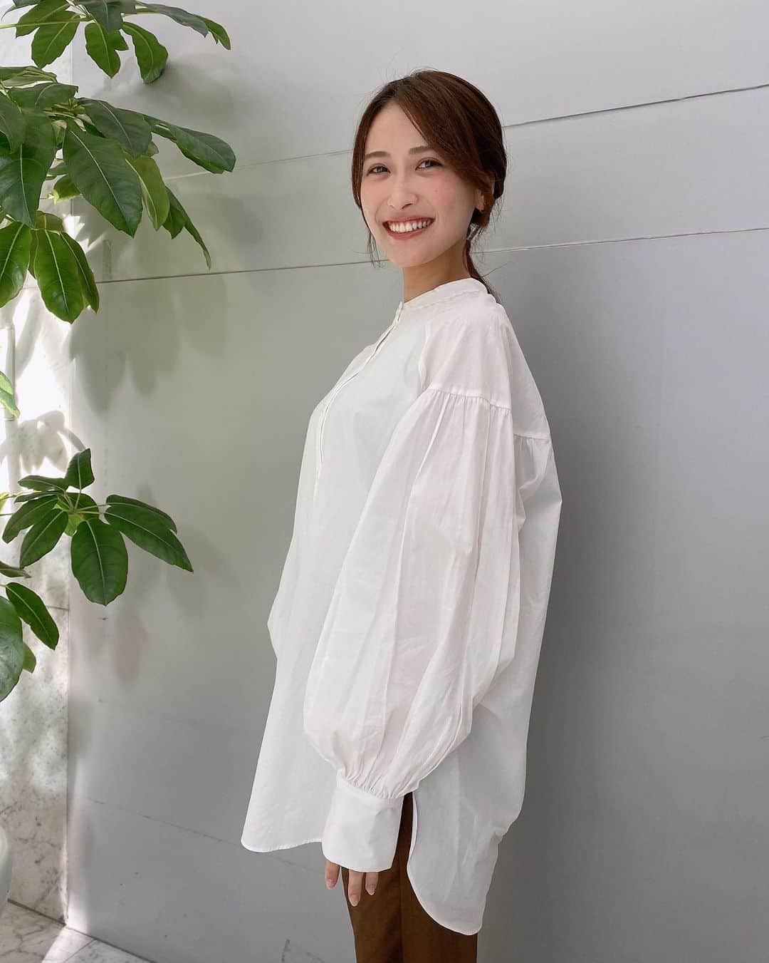 財津南美さんのインスタグラム写真 - (財津南美Instagram)「ㅤㅤㅤㅤㅤㅤㅤㅤㅤㅤㅤㅤㅤ 最近はまたちょっと暖かいですね☺️☀️🍂ㅤㅤㅤㅤㅤㅤㅤㅤㅤㅤㅤㅤㅤㅤㅤㅤㅤㅤㅤㅤㅤㅤㅤㅤㅤㅤ  きょうの衣装は、袖がぼわーんとしたブラウス💡 かわいかった🥰ㅤㅤㅤㅤㅤㅤㅤㅤㅤㅤㅤㅤㅤ ㅤㅤㅤㅤㅤㅤㅤㅤㅤㅤㅤㅤㅤ #アサデス#衣装#白ブラウス」11月18日 13時50分 - zaitsu_minami