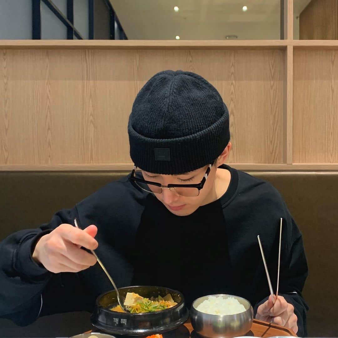 テハ のインスタグラム：「쥬닉아 이거 엄청 맛있다ㅇㅇ  #아이원 #ione」