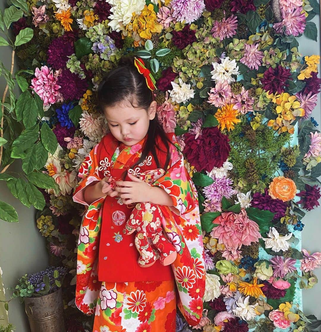 Hisayo Rinのインスタグラム：「はぁ〜いつのまにか大きくなったなぁ成長したなぁ😭って、撮影中うるうるしてた。ストーリーにたくさんのお祝いメッセージありがとう💓 . またお写真頂いたら載せるね🐣 #七五三 #3歳 #健康でいてくれてありがとう」