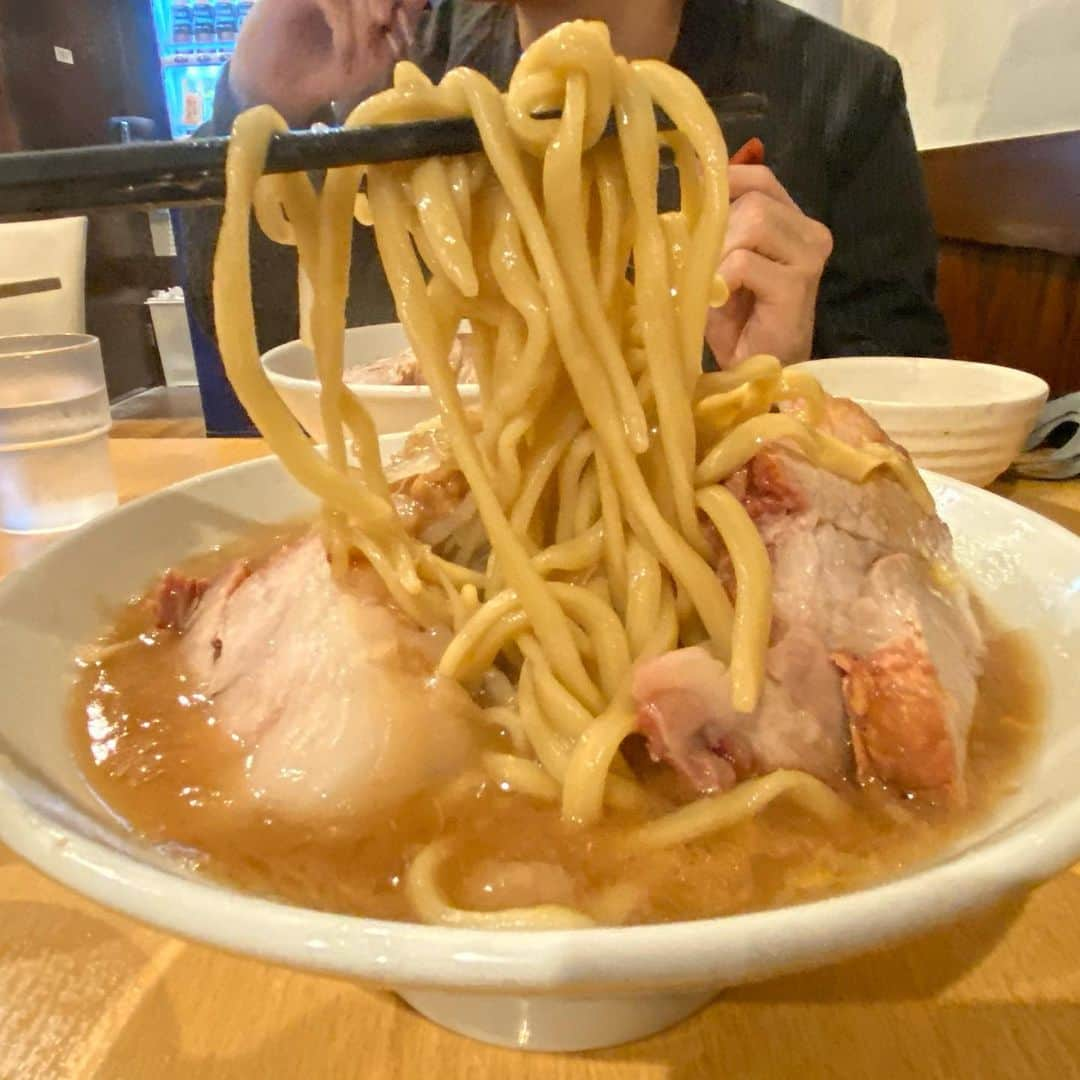 ちゃまのインスタグラム：「ピコピコポン！高田馬場のシーシャ屋は、大学生の上下関係で出来ている♪」