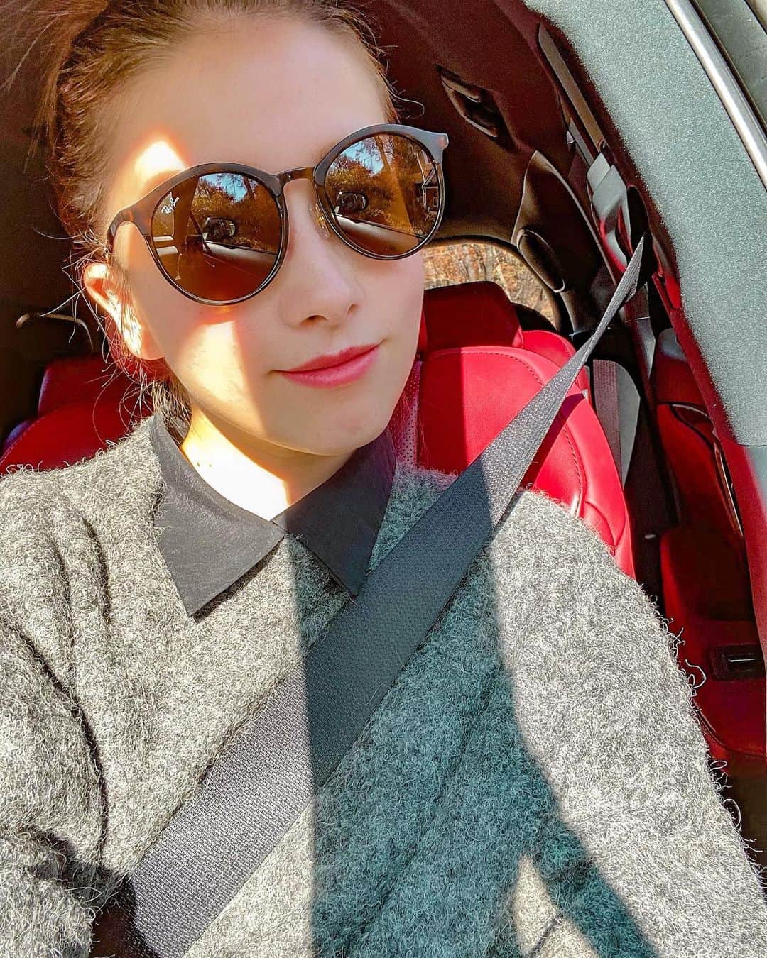 ドーキンズ英里奈のインスタグラム：「#ドライブ 🚗 ⠀ ⠀ サイドミラーがいい感じに反射して 目っぽくなってる。笑 ⠀ ⠀」