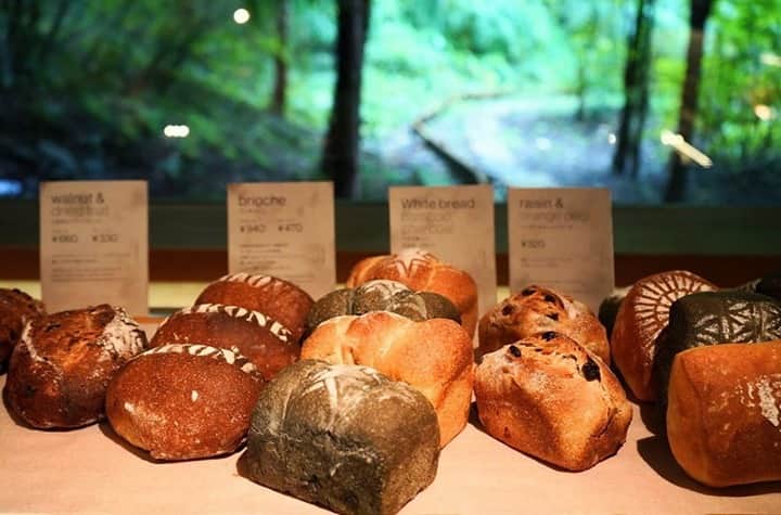 Travel.jp / トラベルjpさんのインスタグラム写真 - (Travel.jp / トラベルjpInstagram)「✈【神奈川へ妄想旅行✨】伝説のパンに地産地消フレンチ 美食の宿「箱根リトリートフォーレ」⁠ .⁠ 進化系リゾートでおこもりステイを楽しもう♪⁠ 伝説のベーカリー「パラダイスアレイ」のパンも楽しめます✨⁠ ⁠ #行きたいところリスト⁠ 次の旅行で行きたくなる場所をピックアップ☺⁠ 安心して旅行に行ける日常に早く戻りますように。⁠ .⁠ 【写真/U KOARA】⁠ .⁠ 詳しい情報は【LINEトラベルjp 伝説のパン】で検索❤️⁠ .⁠ #旅行 #旅行好き #旅行好きな人と繋がりたい #トラベラー #女子旅 #女子旅行 #国内旅行 #海外旅行 #インスタ映え #トラベル #トリップ #絶景 #カメラ女子 #カメラ男子 #ダレカニミセタイケシキ #LINEトラベルjp #妄想旅行 #箱根旅行 #箱根ホテル」11月18日 15時01分 - travel.jp