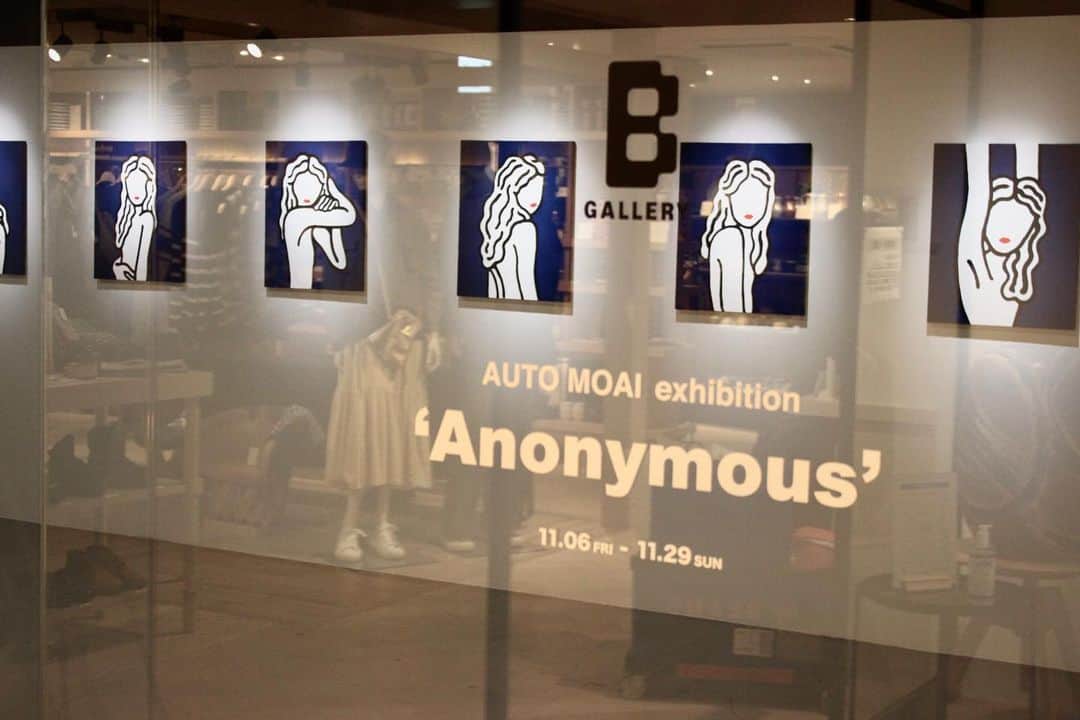 BEAMS JAPANさんのインスタグラム写真 - (BEAMS JAPANInstagram)「【オートモアイ 個展 “Anonymous” 】  匿名をテーマに日本で活躍するアーティスト、 オートモアイ<@auto_moai>  可視化されにくくあるストリートで暗黙につながる人と人との関係性を顔の無いヒトによって描き出している。  展覧会は11月29日までです。 皆様のお越しをお待ちしております。  BEAMS JAPAN 5F B GALLERY @b_gallery_official ☎︎03-5368-7309  #beams #beamsjapan #beamsjapan5nd #bgallery #オートモアイ #automoai」11月18日 15時02分 - beams_japan