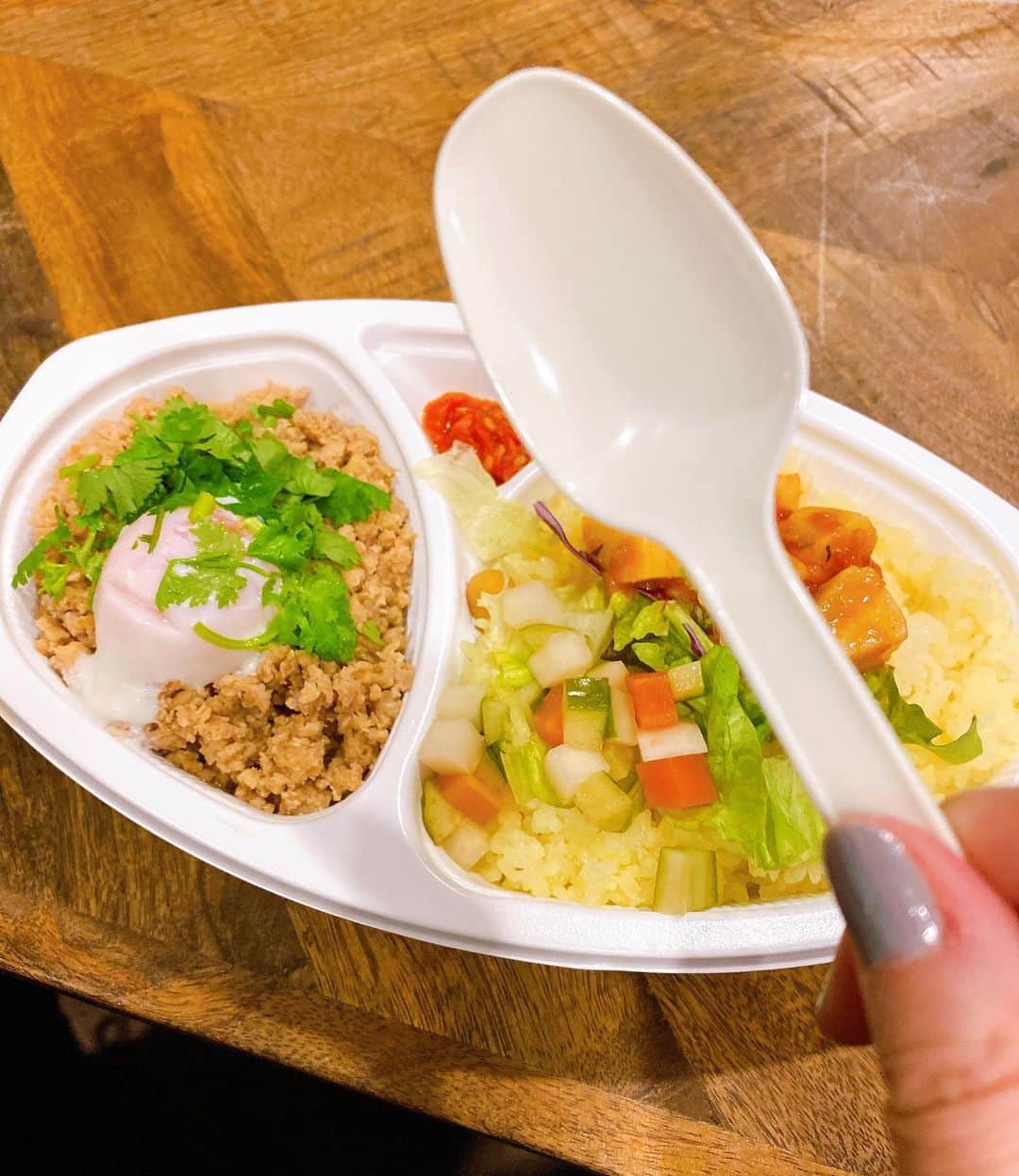 石田燿子さんのインスタグラム写真 - (石田燿子Instagram)「ガパオを食べて、もうひとがんばり😆 とあるリハーサルからの、とあるなにかをやっています（にやり たのしい、、、 #追いパクチーしたい #とあるなにか」11月18日 15時06分 - yokonti