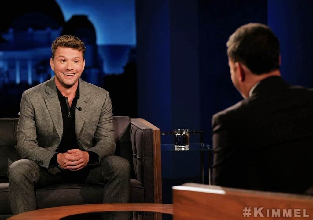 Monty Jacksonのインスタグラム：「Say cheese!!! @ryanphillippe promoting #BigSky on @jimmykimmel wearing @ferragamo and @jimmychoo #styledbymrmontyjackson @aframe_agency」