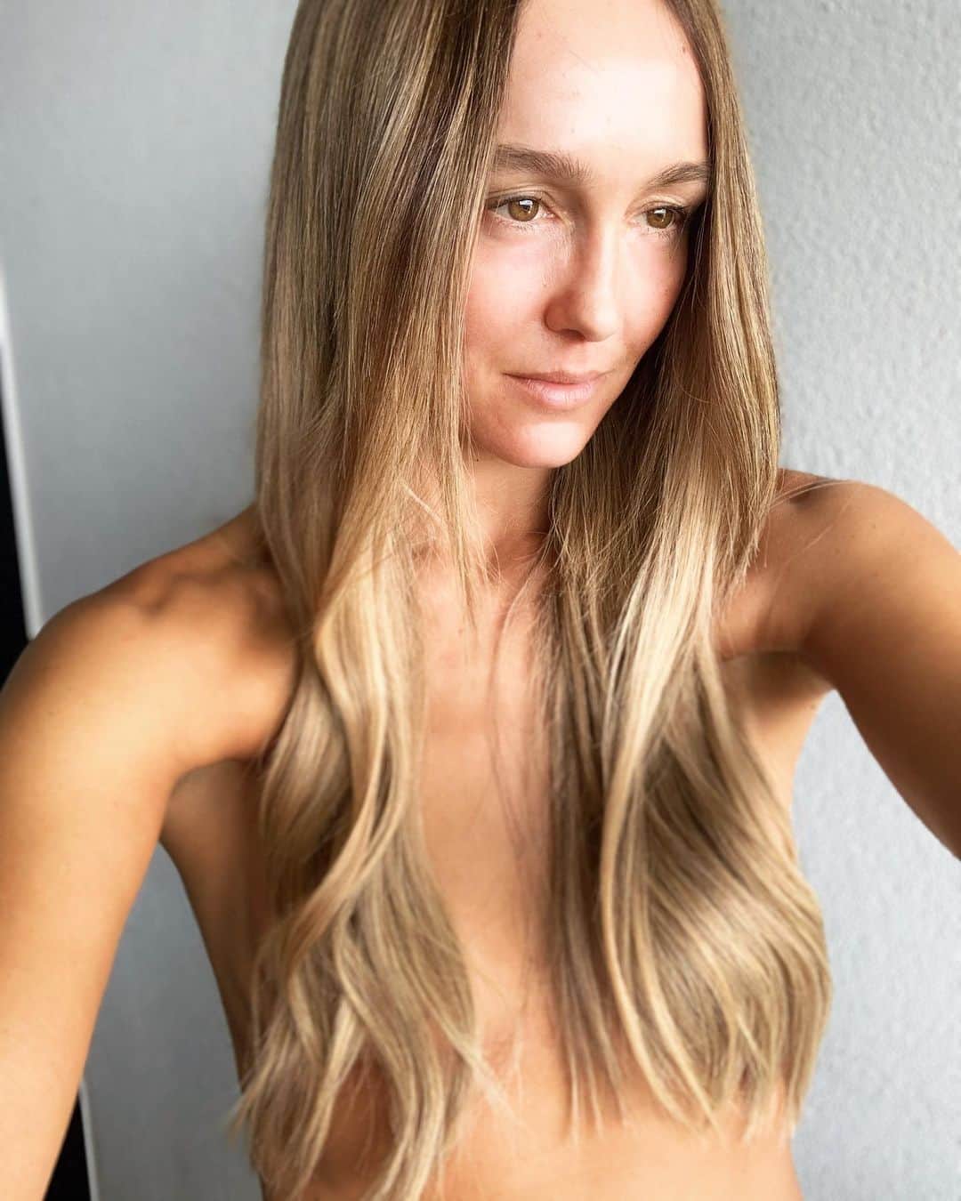 のインスタグラム：「“Hair is a woman’s weapon” — @jamizzi   #thenakedtruth #wednesdaywisdom #hair #extensions #bronde #longhair #goldilocks #nomakeup #mermaid #woman @showoff_hair」