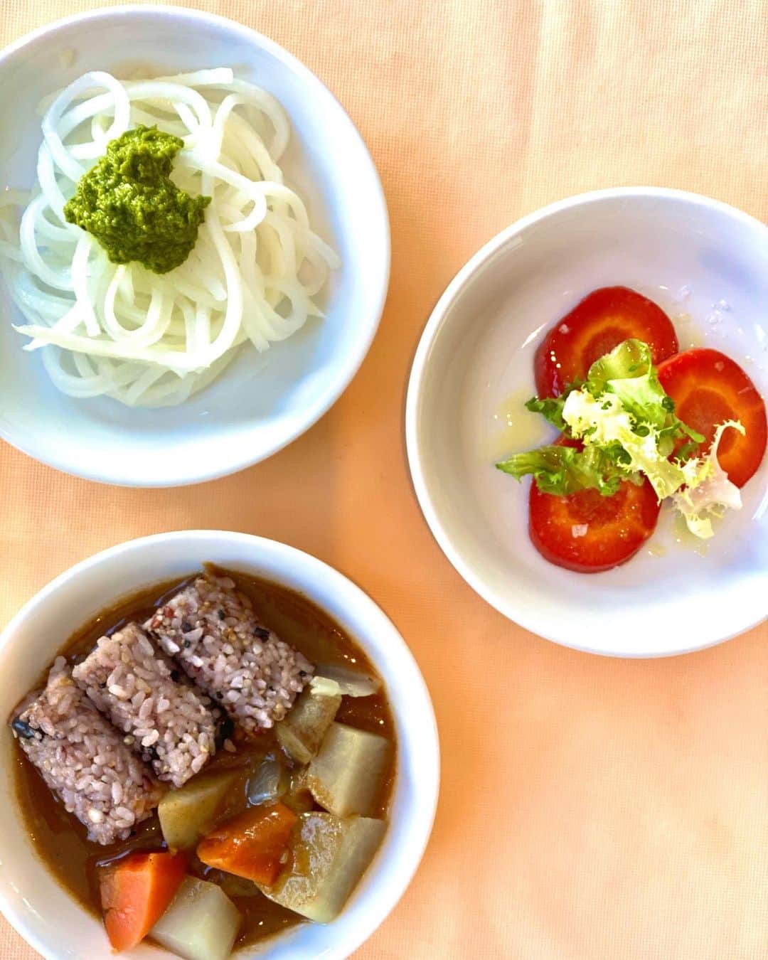 芥川舞子さんのインスタグラム写真 - (芥川舞子Instagram)「. . . 正直なところ、あまり多くの人には教えたくないくらい超お気に入りのベジタブルブッフェレストランがあります。  今日は、なかでも大根のスパゲッティ青ネギソースジェノベーゼ風が一番ヒット。  お野菜をたくさん食べると元気が出ます✊」11月18日 15時08分 - maiko.akutagawa