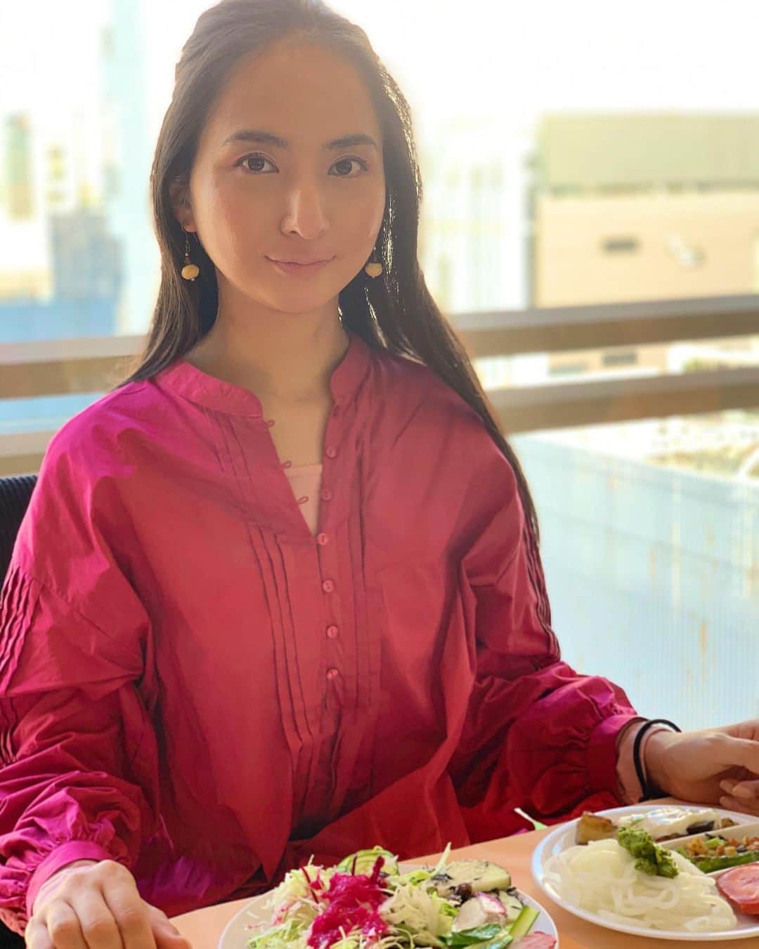 芥川舞子のインスタグラム：「. . . 正直なところ、あまり多くの人には教えたくないくらい超お気に入りのベジタブルブッフェレストランがあります。  今日は、なかでも大根のスパゲッティ青ネギソースジェノベーゼ風が一番ヒット。  お野菜をたくさん食べると元気が出ます✊」