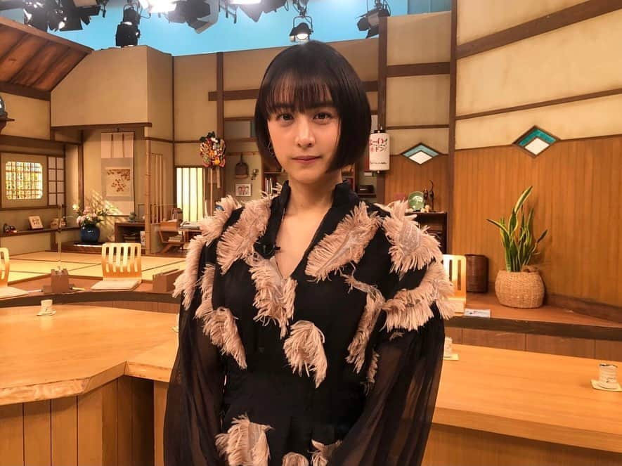 山本美月（スタッフ）のインスタグラム：「明日から舞台『獣道一直線!!!』の京都公演が開幕となります！ 本日は関西で舞台のお知らせをさせていただきました😊 . 関西テレビ「よ〜いドン！」 MBSラジオ「松井愛のすこ〜し愛して」 チェックしてくださった関西の皆さまありがとうございました🙇‍♀️ 明日の朝は読売テレビ「す・またん!」にも出演させていただきます！ 関西の方々ぜひご覧ください！  #山本美月 #山本美月スタッフ #獣道一直線 #京都ロームシアターメインホール  衣装： @lautashi」