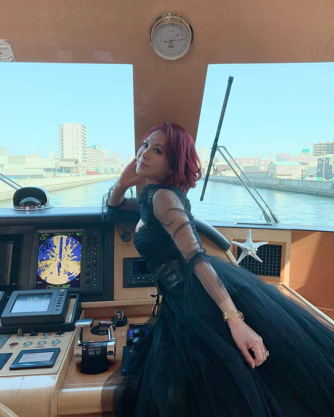 のインスタグラム：「芦屋浜から久しぶりのクルージング✨ 途中私は沈没したけど、楽しかった🛳 #芦屋浜  #クルージング #ドンペリ　　 #ミセス日本準グランプリ @fukuchan_0414 お招きありがとうございました✨そしてお疲れ様です。」