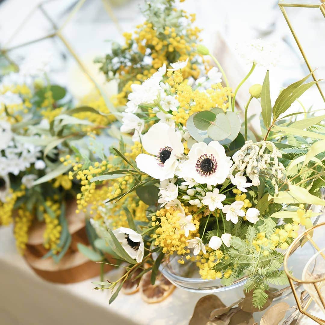 オードヴィーウェディング 名古屋 結婚式場 さんのインスタグラム写真 オードヴィーウェディング 名古屋 結婚式場 Instagram 装花 ミモザ 花言葉は 友情 優雅 思いやり アネモネ 花言葉は 真実 期待 黄色と白で