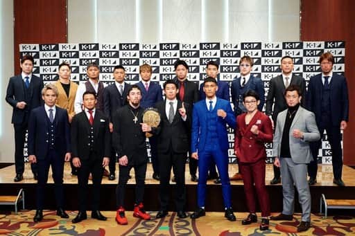 大沢文也のインスタグラム：「👊👊  #k1 #k1wgp #kickboxing #fighter #両国国技館 #キックボクシング #記者会見 #スーツ男子」