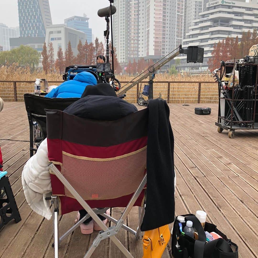 チン・イェソルのインスタグラム：「요즘아침은 너무추워 모닝폭풍군것질 후  #1시간꿀잠 😴🥱💦」