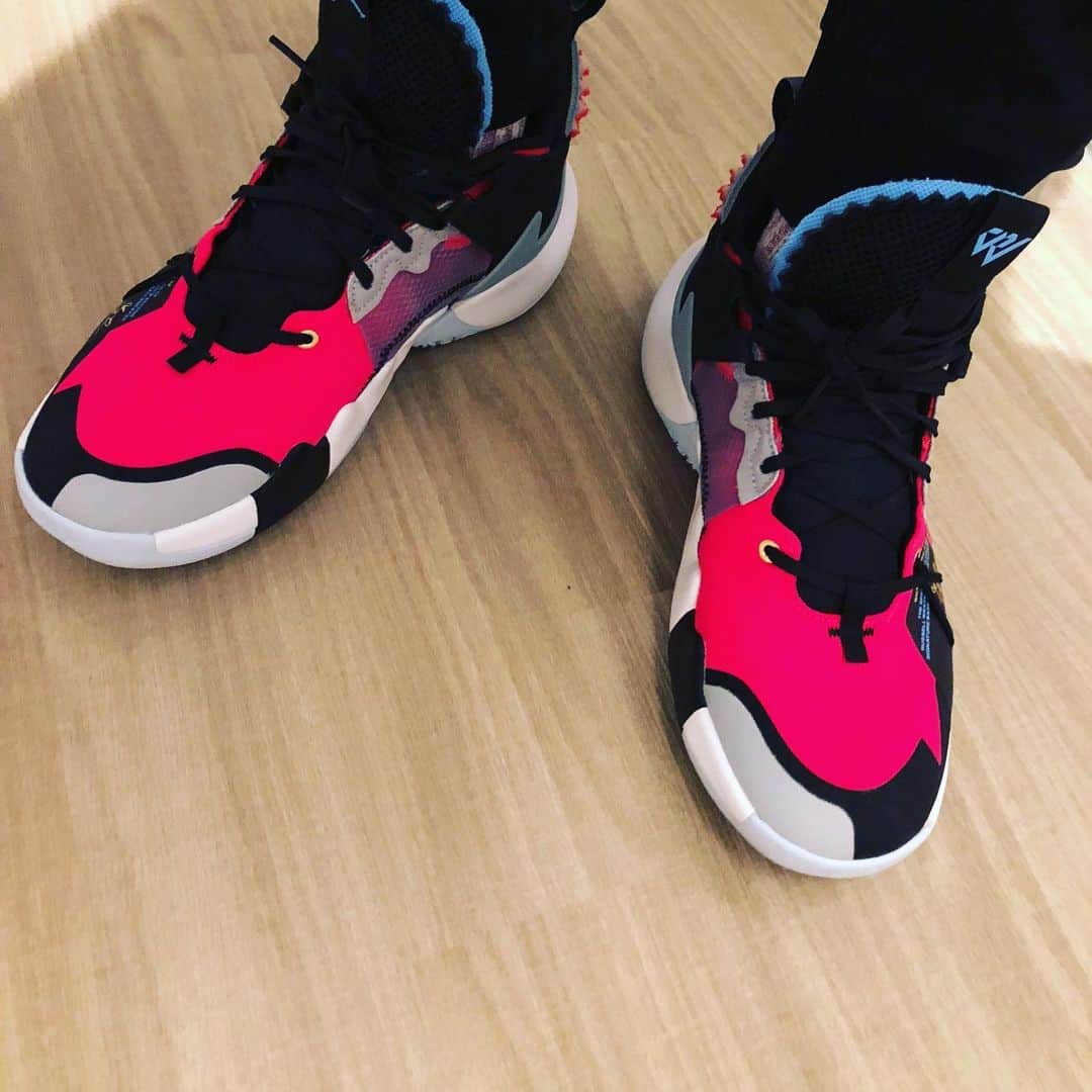 川坂勇太のインスタグラム：「Jordan Brand or Nike Sportswear の私的名品バスケットシューズって言われると…  これかな  #mitasneakers #ms_ddc_20201121J」