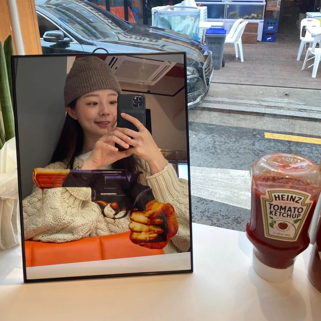 ユ・ボファさんのインスタグラム写真 - (ユ・ボファInstagram)「비건버거가 이렇게 맛있을줄이야🍔 단골 예약🙆🏼‍♀️❤️ 개인적으로 클래식비건버거랑 고구마튀김 레알ㄹㄹ루 강추👍 #보화맛집 #페스코비건즈 #압구정맛집 #압구정비건즈 #비건버거」11月18日 15時57分 - yoobohwa