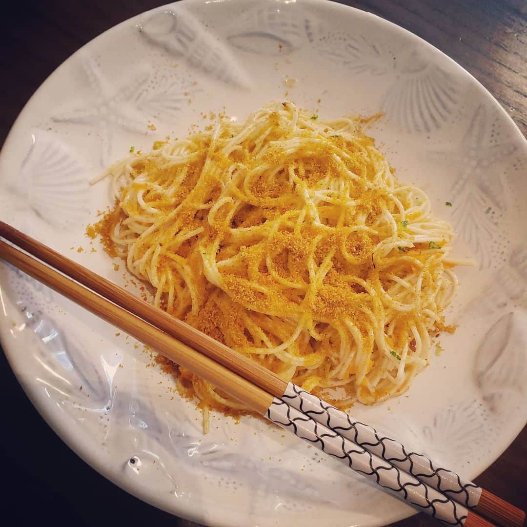 Pileさんのインスタグラム写真 - (PileInstagram)「. そうめん オリーブオイル トリュフ塩 カラスミパウダー すだち すだちの皮 ごはんやさんでたべたののアレンジだけどやっぱりツルッとした麺にあうから パスタかビーフンだなぁ！ おいしいおひる😋🍴 #ぱいるめし　#再現レシピ」11月18日 15時58分 - pi_channnn52