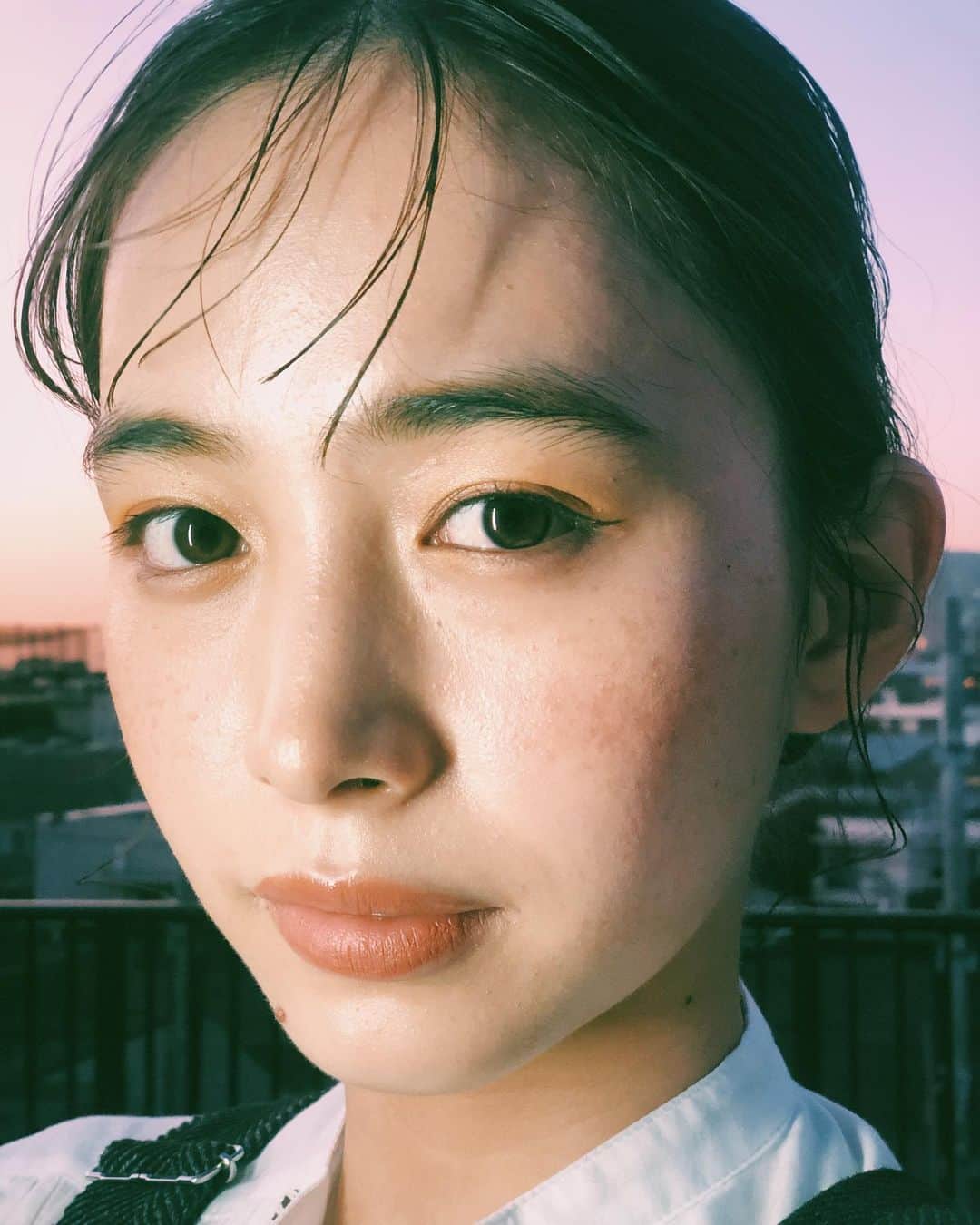 のインスタグラム：「#mywork📸#井桁弘恵 さん#shotoniphone #iphone撮影#カンベフィルター#撮影後のオフショット歓迎#studiolaila#屋上」