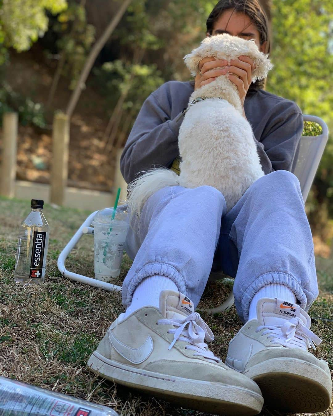 カリスマ・カーペンターさんのインスタグラム写真 - (カリスマ・カーペンターInstagram)「Putting a little love in the bucket. 🐾 👩‍👦」11月18日 16時12分 - charismacarpenter