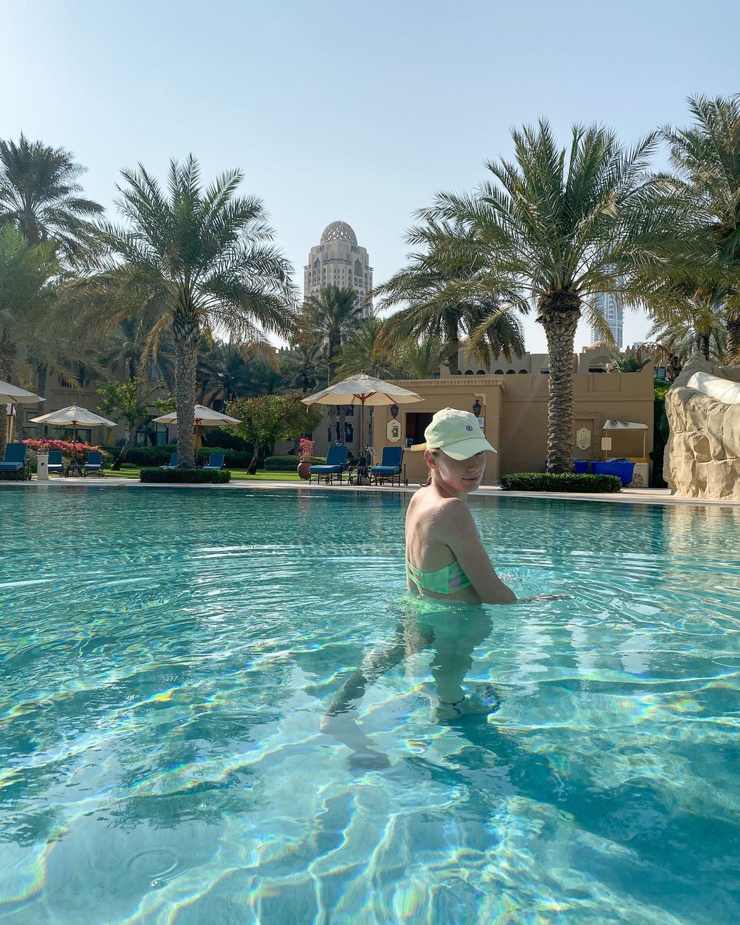 エカテリーナ・アレクサンドロワのインスタグラム：「☀️🌴」