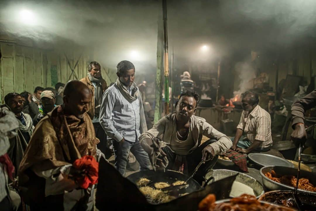 ナショナルジオグラフィックさんのインスタグラム写真 - (ナショナルジオグラフィックInstagram)「Photo by @johnstanmeyer / In a crowded restaurant filled only with men, smoke from a wood-burning stove swirls on the ceiling. This image was taken in Bhagalpur, located on the banks of the Ganges River in the state of Bihar, India, and is from my latest story in @natgeo magazine, "Water Everywhere, and Nowhere," in the August issue, now on newsstands worldwide. @outofedenwalk #walkingindia #edenwalk #india #bhagalpur #bihar  Check out Nat Geo's link in bio for more on this story.」11月18日 16時40分 - natgeo