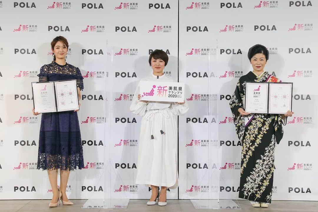 優ひかるさんのインスタグラム写真 - (優ひかるInstagram)「先日、POLAさんの新美肌グランプリ﻿2020 の授賞式にやまなし大使として﻿ 代表登壇させて頂きました。﻿ ﻿  盆地特有の厳しい暑さの夏、﻿ 冬は乾燥した風が吹き、寒さの厳しい 肌にとっては厳しい気候の山梨県ですが、﻿ 全国第3位を受賞しました✨✨﻿ ﻿ 素晴らしい😊﻿ 山梨県の方々を代表するということで、﻿ 大変光栄な機会を頂きました。﻿ 代表スピーチでも少しお話頂きましたが、﻿ 県特産のワインに含まれるポリフェノールが﻿ 抗酸化抗菌作用があったり、﻿ そして、水の産地としても知られている山梨県では、﻿ 誰もが毎日行う洗顔や飲料水として﻿中からも外からも﻿ 美味しい美しい水を取り入れること…﻿ （山梨県では水道水もそのまま飲む事できる美味しいお水なのです😊）﻿ ﻿ そして、美味しい果物やご飯、温泉等﻿ ストレスが少なく﻿自然も沢山あり、のびのびと 暮らす事ができているのも﻿ 今回の受賞理由なのではないかと思います✨﻿ ﻿ 全国ニュース等にも取り上げて頂いていた様で﻿ びっくりしました😢﻿ DMやコメント、ご連絡くださった方々﻿ ありがとうございました😊✨✨﻿ ﻿ そして、そして、﻿ 11月22日(日)正午からは﻿ 山梨県にお住みの方だけに﻿ なってしまいますが、﻿ YBSテレビにて﻿ 『優ひかるの関西なるほどツアー』﻿ が放送されます😊﻿ ﻿ 先日関西に行っていたのは﻿ こちらのロケでした✨﻿ ﻿ 第2の故郷である関西を﻿ リポートさせて頂いてます✨﻿ ﻿ 宝塚大劇場にも久しぶりに伺いました✨﻿ どうぞお楽しみに😊✨﻿ ﻿ #POLA#やまなし大使#美肌コンテスト﻿ #全国3位#山梨県#美肌﻿ #YBSテレビ#優ひかるの関西なるほどツアー#大阪#兵庫#奈良#宝塚#第2の故郷」11月18日 16時44分 - hikaru_yu