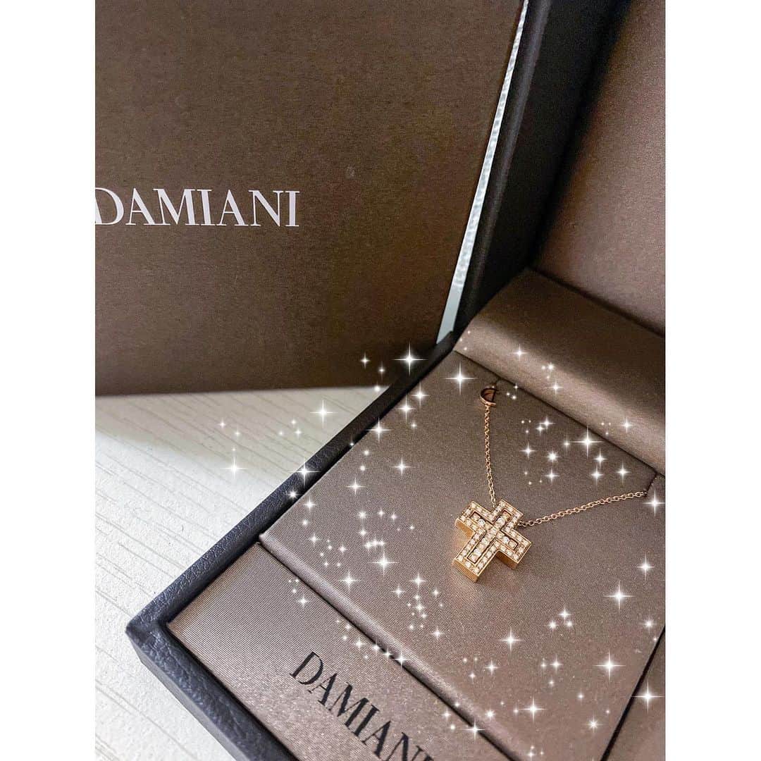 りのにゃんのインスタグラム：「ﾟ+.*ʚ♡ɞ*.+ﾟ﻿ ﻿ ﻿ ﻿ きらきらかわいい🥺✨✨✨  かわいいものはずっと見てられるっ💗 ﻿ ﻿ ﻿ ﻿ ﻿ #歌舞伎町#ミナミ#六本木#池袋#池袋東口#キャバ嬢#プリンスグループ#プリンスグループ東京#レッドシューズ #池袋redshoes#キャバクラ#DAMIANI#ダミアーニベルエポック#ネックレス#ベルエポックXS#ピンクゴールド#可愛い#キラキラ#selfie#いいねした人で気になった人フォロー#いいね返し ﻿ ﻿ ﻿ ﻿ ﻿ ﻿ ﻿」