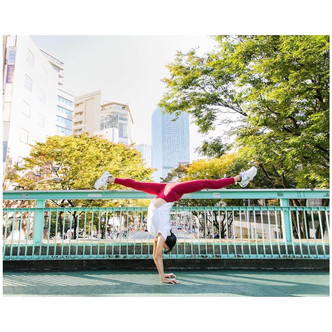 岡部紗季子さんのインスタグラム写真 - (岡部紗季子Instagram)「“ #gymnastics #handstand #handstandsplit #movement #shibuya #gotoトラベル #godoさかだち #逆立ち #倒立 #倒立女子 #渋谷 #体操 #🤸🏽‍♀️ . . . No. 128 #逆立ち女子 📸 @miukazuchan」11月18日 16時51分 - sakiko_okabe516