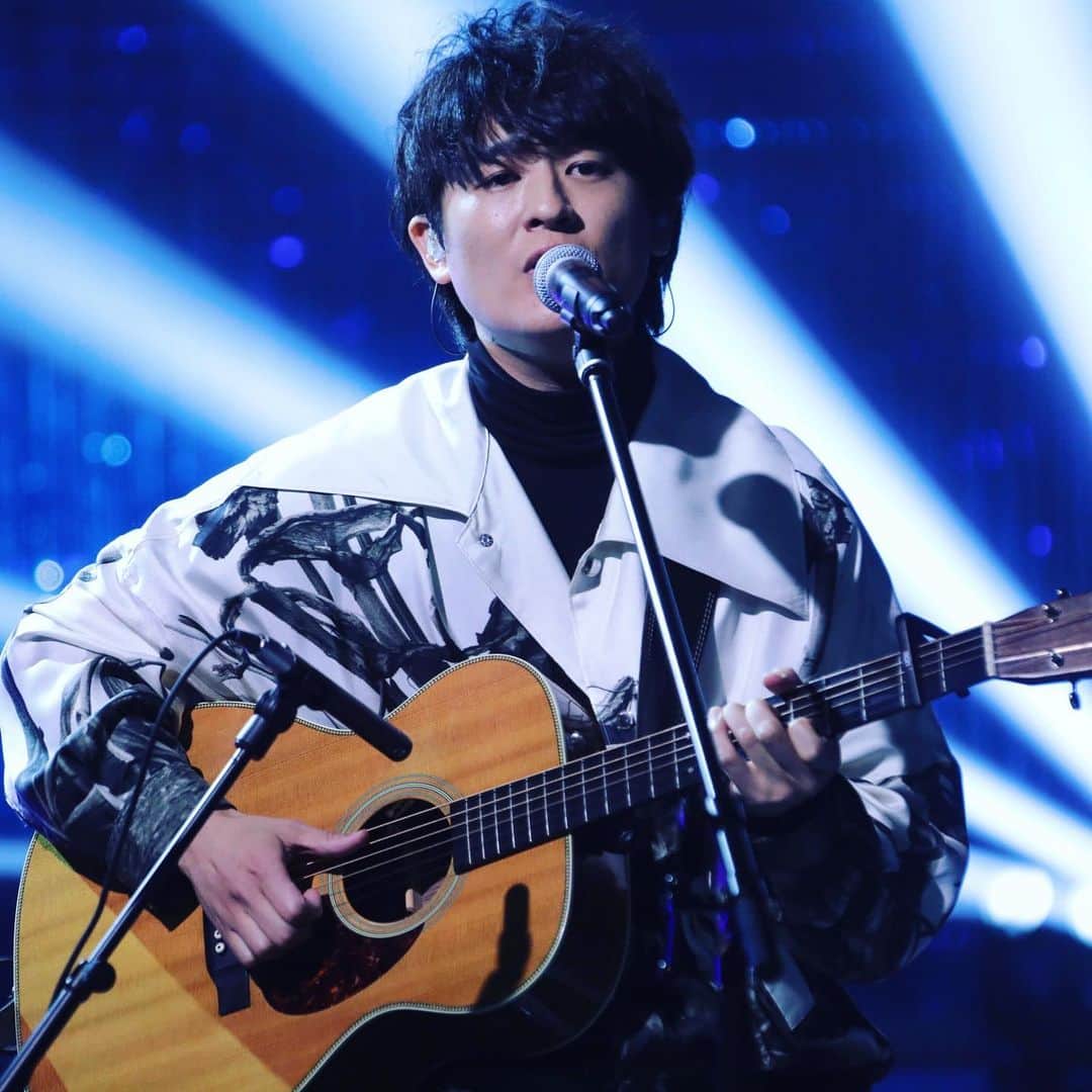尾崎裕哉のインスタグラム：「NHKワールド「SONGS OF TOKYO」に出演します。AWAKEN, LONELY, I LOVE YOUの三曲を披露！NHKワールドでは11/23の複数時間帯に放送予定。NHK総合でも11/28深夜に放送されるそうですのでチェケラ！#村上信五 #ホラン千秋 #2人とも話うますぎて引いた」