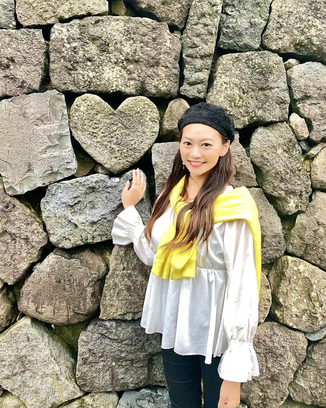 SAORIのインスタグラム：「Big ♡ ... 長崎で見つけたハートロック♥️ 修学旅行生に混ざって撮りました🤣 かわいいー♡♡♡ メガネ橋のすぐそばに発見🔍✨ ✾ #九州 #九州旅行 #九州観光 #長崎旅行 #長崎 #長崎観光 #国内旅行 #japantravel #japantrip  #東京 #tokyo #港区 #高身長女子 #model #モデル #influencer #インフルエンサー #instagramer #インスタグラマー #ambassador #アンバサダー #フリーモデル #ポートレートモデル #カメラマンさんと繋がりたい #ポトレ #ポトレのセカイ #ビジョラダ #美女jp #ビジョフォ #ビジョ」