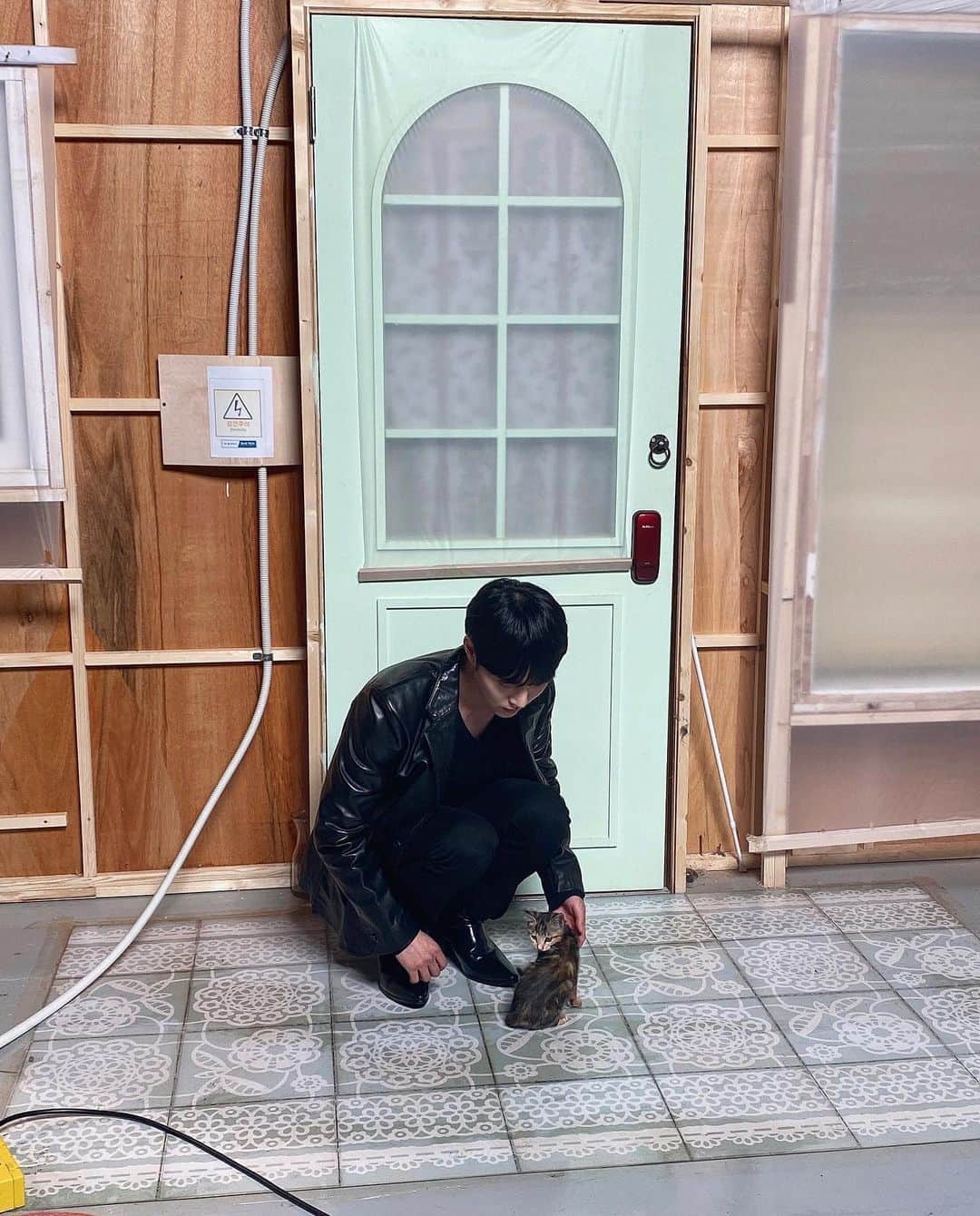 イ・ミンホのインスタグラム：「감독님 얼른 큐 사인 주세요... 애기 울어요🥺 #구미호뎐 #이무기」